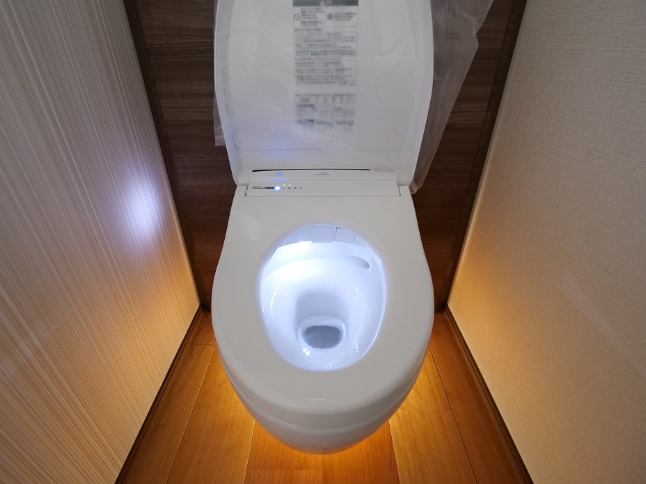 フロアライト付きTOTO製トイレは3つの（におい・ノズル・便器）綺麗を叶えます。
