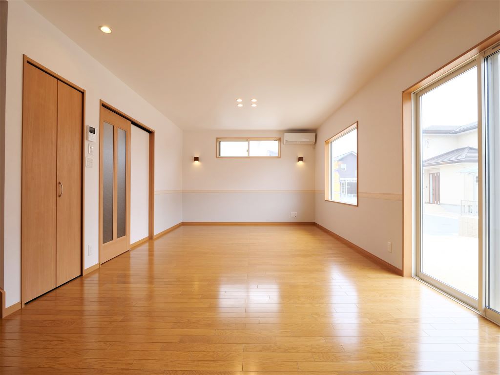 広々リビング♪15畳（リビング・ダイニング）の広間なので、思い通りの家具等の配置ができます。