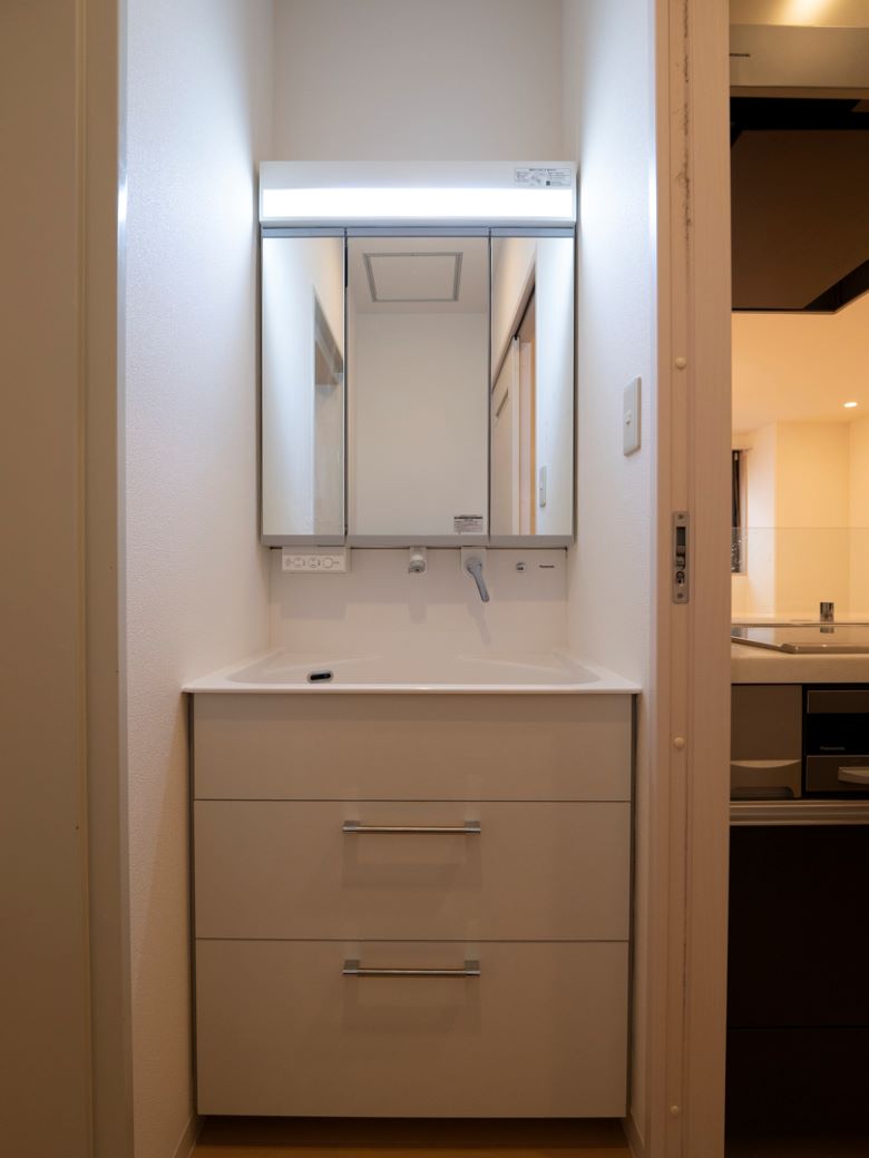 三面鏡＆シャワー付き洗面台